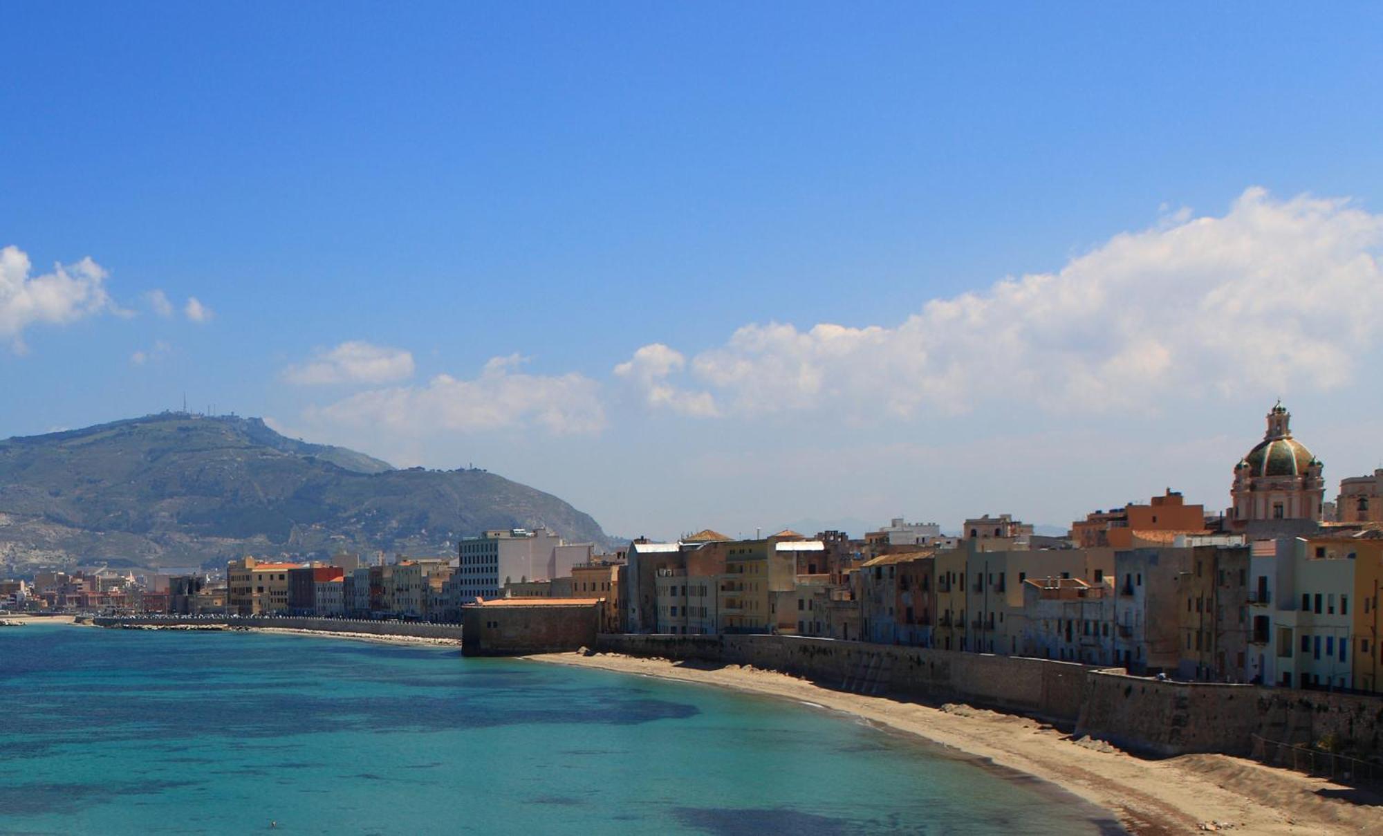 Palazzo Ossuna Trapani Exterior photo